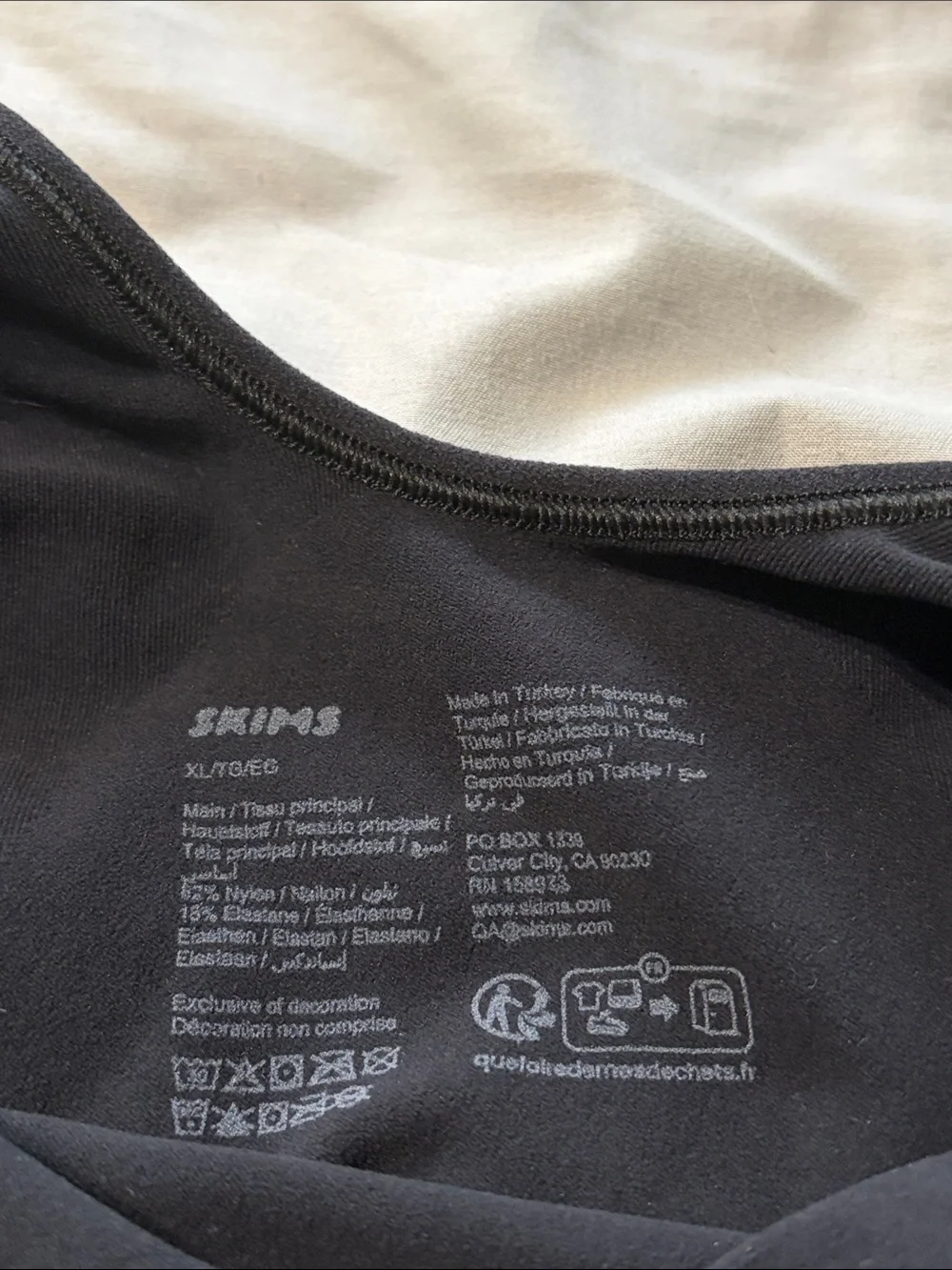 Skims NWOT Seamless Sculpt Mid-Thigh Bodysuit Onyx Black Size XL - Picture 6 of 13